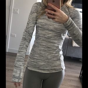 Black and white lululemon long sleeve size 4